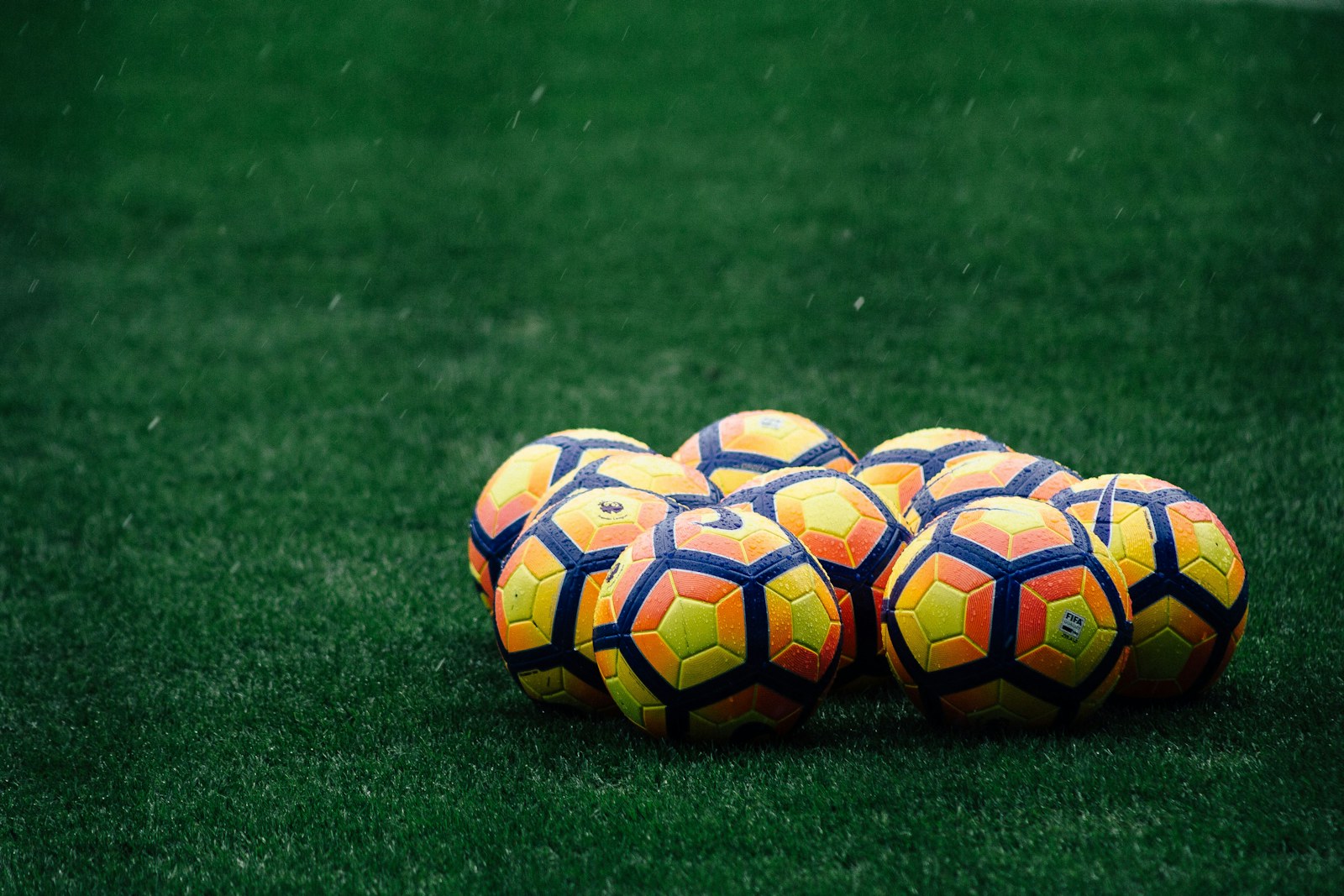Equipo de fútbol profesional en competencia