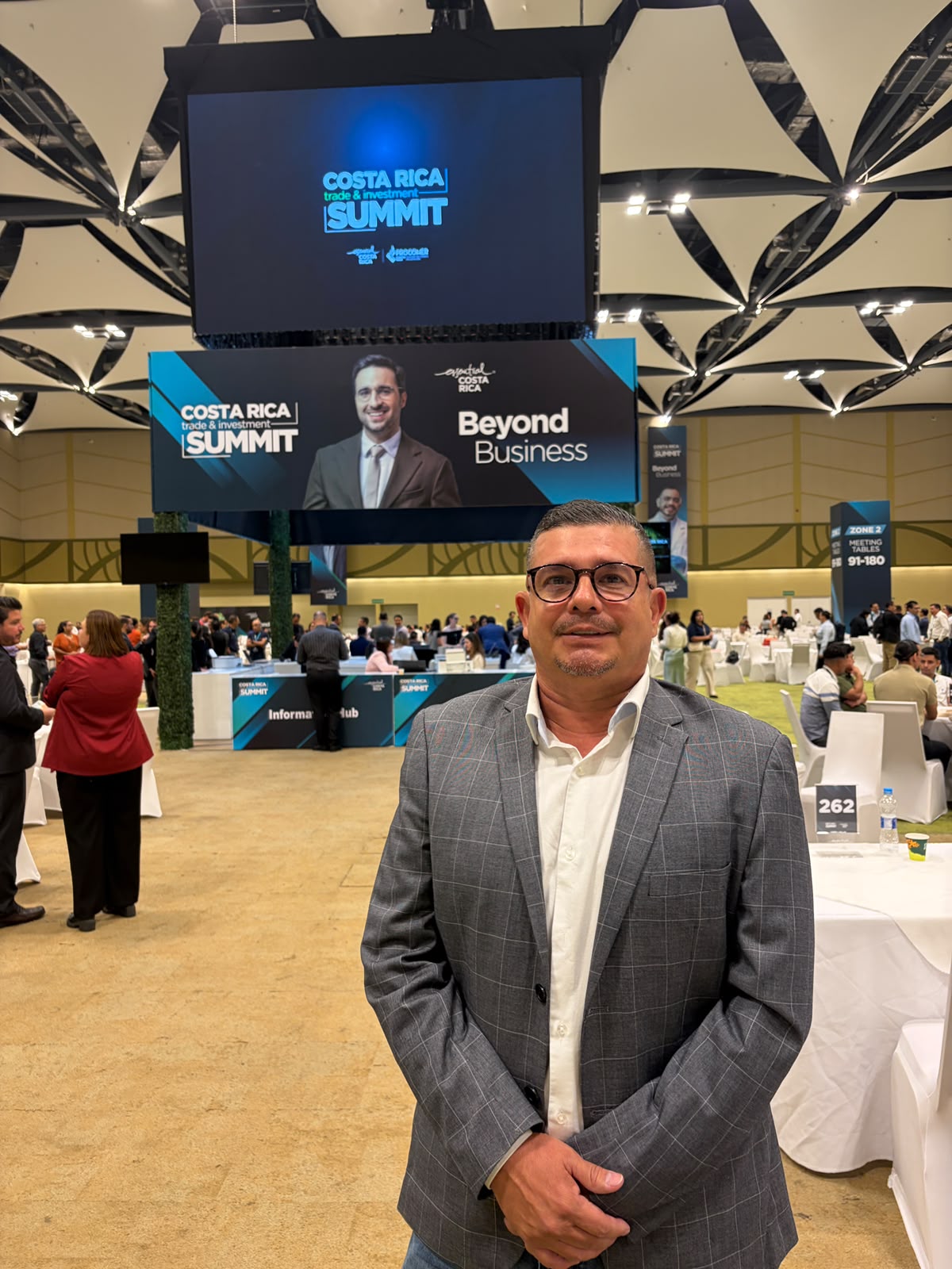 Orlando Ugalde Pastora en un evento empresarial internacional